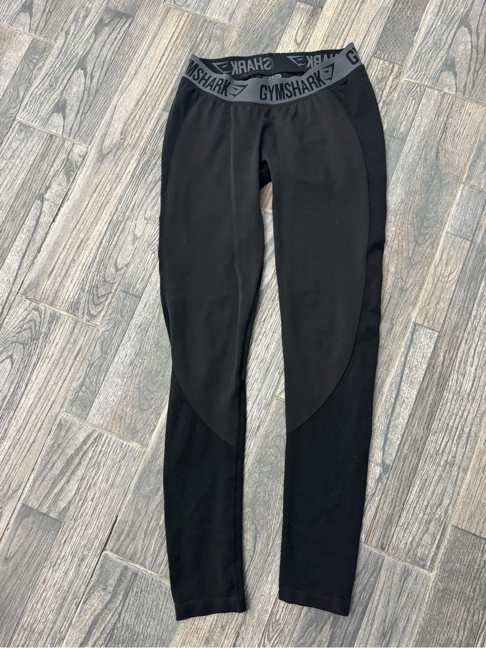 Gym Shark Women’s Dry Moisture Management leggings - size Medium